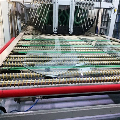 Vetro temperato curvo