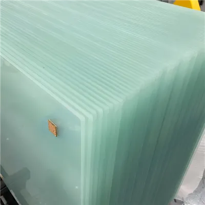 Porte con doccia in vetro smerigliato